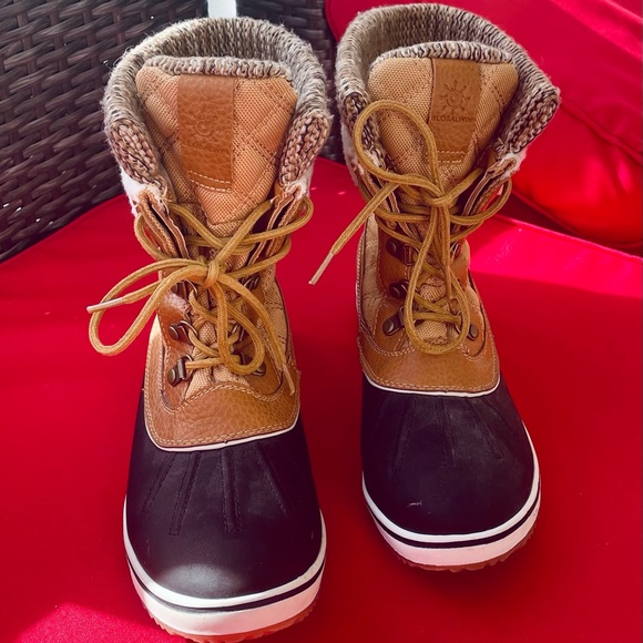 Super cute Winter boots, less than a year old, worn once. Perfect condition. - Picture 3 of 6